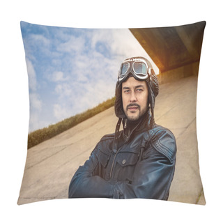 Personality  Retro Pilot Portrait With Glasses And Vintage Helmet Pillow Covers