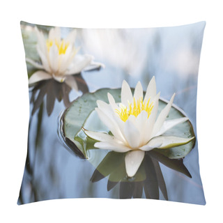 Personality  Water Lily On Lake Pillow Covers