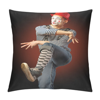 Personality  Steep Clown Posing Pillow Covers
