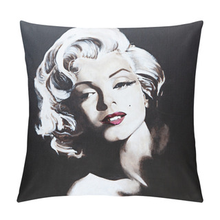 Personality  Marilyn Monroe Pillow Covers