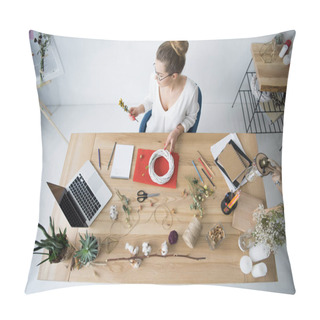 Personality  Female Florist At Workplace Pillow Covers