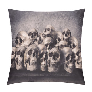 Personality  Stacked Human Skulls Pillow Covers