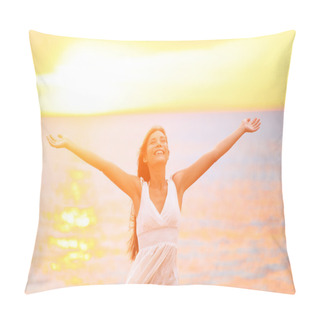 Personality  Freedom Woman Happy And Free Open Arms On Beach Pillow Covers