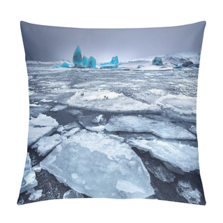 Personality  Glacial Lake With Icebergs Pillow Covers