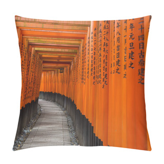 Personality  Fushimi Inari Shrine In Kyoto Pillow Covers