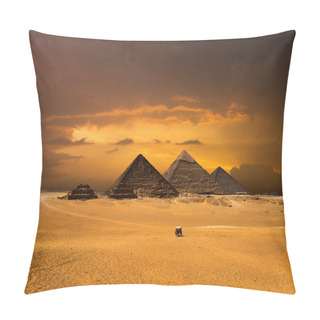 Personality  Pyramids With A Beautiful Sky Of Giza Pillow Covers
