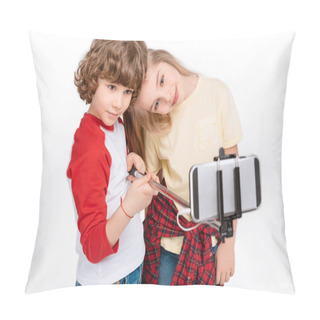 Personality  Kids Taking Selfie With Smartphone Pillow Covers