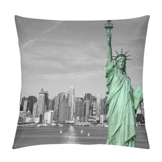 Personality  New York City Skyline Statue Liberty Tourism Concept Pillow Covers