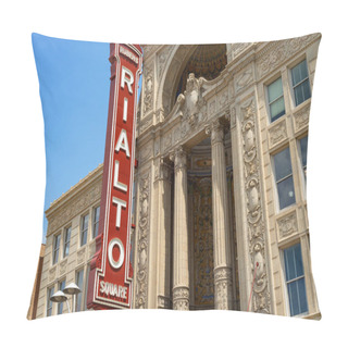 Personality  Joliet, Illinois - United States - August 3rd, 2021:  Exterior Of The Historic Rialto Square Theatre, Opened In 1929, In The Afternoon Light. Pillow Covers