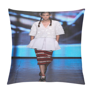 Personality Emma Waldo Walk The Runway At DKNY Pillow Covers