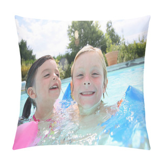 Personality  Kids Playing In Swimming-pool Pillow Covers