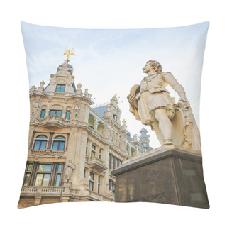 Personality  Statue Of The Famous Painter Anthony Van Dyck On The Meir In Ant Pillow Covers