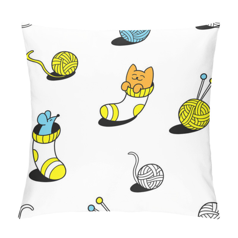 Personality  Funny little cat and mouse pillow covers