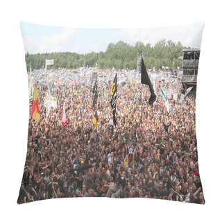 Personality  A Crowd Of At A Concert Pillow Covers