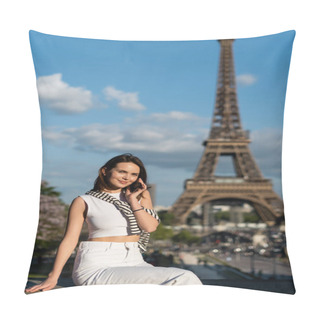 Personality  Cheerful Young Woman In Trendy Outfit Talking On Smartphone While Sitting Near Eiffel Tower In Paris, France Pillow Covers