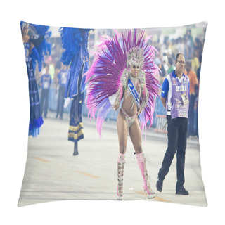 Personality  RIO DE JANEIRO - FEBRUARY 10: A Woman In Costume Dancing And Sin Pillow Covers