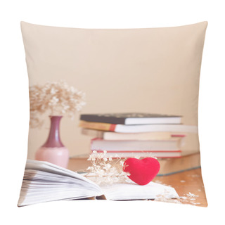 Personality  Pile Of Book With Withered Flowers Pillow Covers