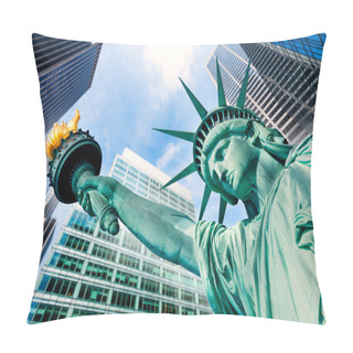 Personality  Liberty Statue And Skyscrapers New York Pillow Covers