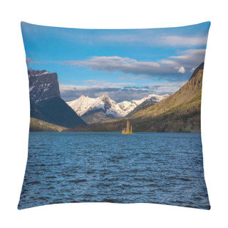 Personality  Goose Island ViewPoint Glacier National Park Pillow Covers