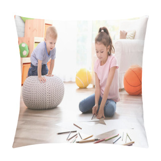 Personality  Little Boy And Girl Drawing On Floor At Home Pillow Covers