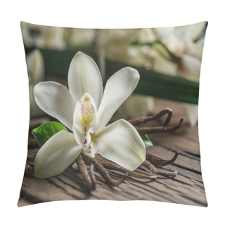 Personality  Dried Vanilla Sticks And Vanilla Orchid On Wooden Table. Pillow Covers