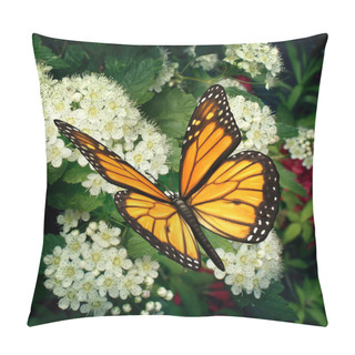 Personality  Monarch Butterfly On Flowers Pillow Covers