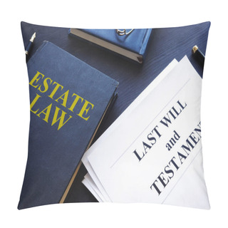 Personality  Estate Law, Last Will And Testament In A Court. Pillow Covers
