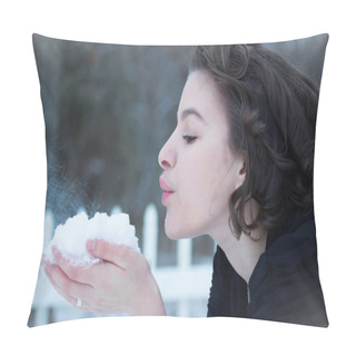 Personality  A Young Lady Blows Snow Pillow Covers