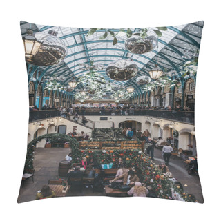 Personality  People Sitting At Outdoor Tables Of A Cafe In Covent Garden Mark Pillow Covers