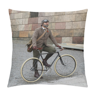 Personality  Man Wearing Old Fashioned Tweed Clothes And Bicycle Pillow Covers