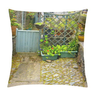 Personality  Gate And Trellis Pillow Covers