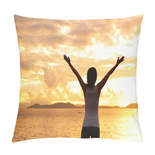 Personality  Cheering Woman Hiker With Open Arms Pillow Covers