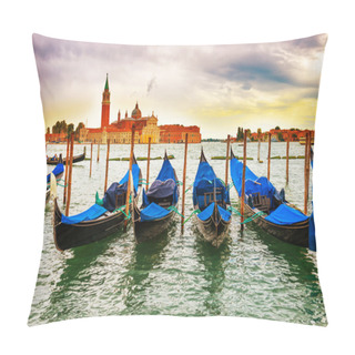 Personality  Gondolas At Sunset In  Venice Pillow Covers