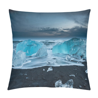 Personality  Icebergs On Black Beach Pillow Covers