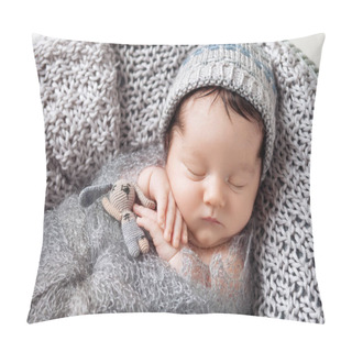Personality  Sweet Newborn Baby Sleeps In A Basket. Beautiful Newborn Boy Wit Pillow Covers