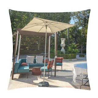 Personality  Outdoor Lounging Chairs And Seats On Patio In Garden Pillow Covers
