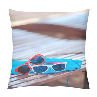 Personality  Reflecting Sunglasses On The Beach Pillow Covers