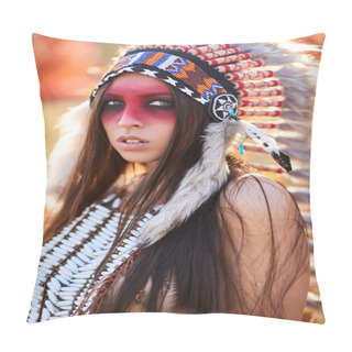 Personality  Beautiful Girl In A Suit Of The American Indian Pillow Covers