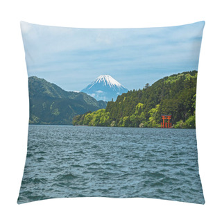 Personality  Red Torii Gate On The Shore Of Lake Ashi, Near Mount Fuji In Hakone, Japan. Pillow Covers