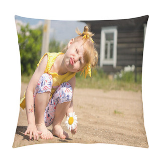 Personality  Little Girl Is Twisted, Funny Face, Duck Smile, Lips Bow Pillow Covers