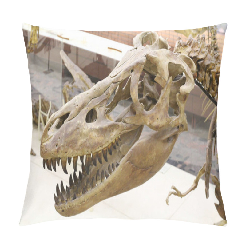 Personality  Paleontological Museum. Skulls and skeletons of dinosaurs. pillow covers