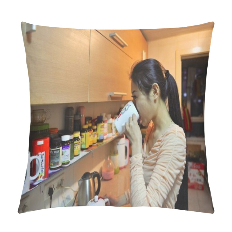 Personality  Chinese Model Chen Zijia Drinks Water At Home In Beijing, China, 21 November 2013 Pillow Covers
