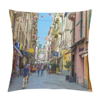 Personality  La Spezia, Italy, September 13, 2018: People Walking Down The Main Pedestrian Street Pillow Covers
