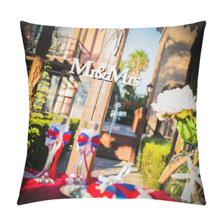 Personality  Wedding Decorations With Wineglasses And Flowers Pillow Covers