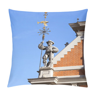 Personality  Sculpture On The House Of The Blackheads In Riga Pillow Covers