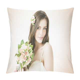 Personality  Beautiful Bride With Wedding Bouquet Pillow Covers