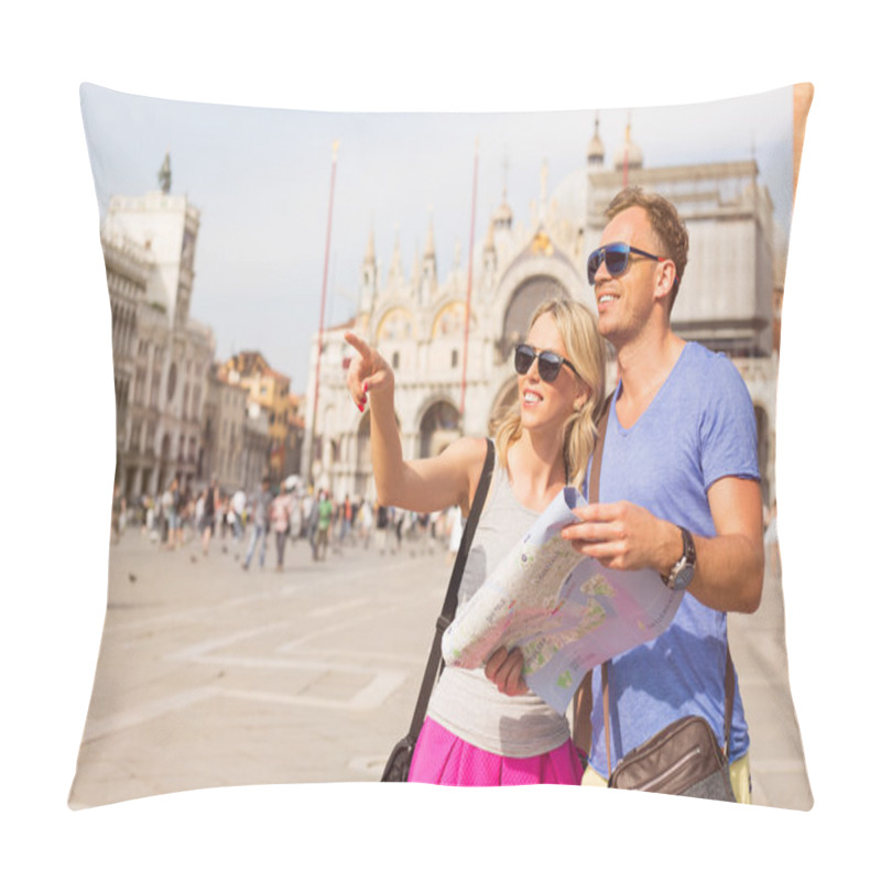 Personality  Tourists sightseeing in Venice pillow covers