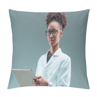 Personality  Engrossed In Technology, The Young Professional Woman Navigates A Tablet With A Discerning Eye Pillow Covers