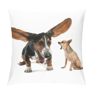 Personality  Basset Hound And Chihuahua Yawning Pillow Covers