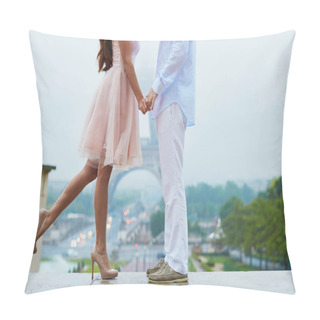 Personality  Unrecognizable Couple In Front Of The Eiffel Tower In Paris Pillow Covers